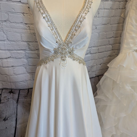 Wedding dress - Picture 4 of 9